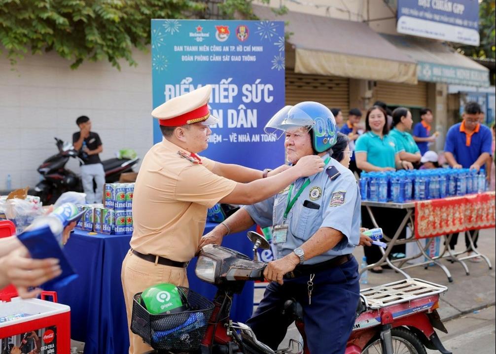 Báo chí quốc tế gọi HEINEKEN Việt Nam là hiện tượng tăng trưởng bứt phá trong ngành - Ảnh 4.