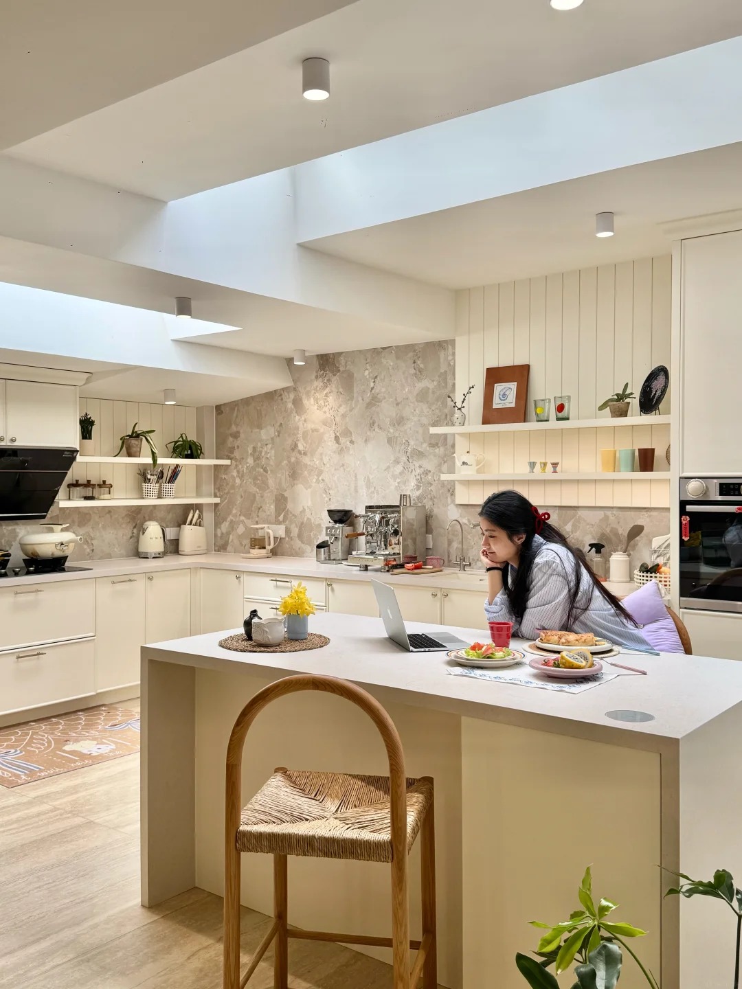 Chi hơn 1 tỷ decor bếp: Hội 30s muốn “sống” trong bếp chứ không chỉ “nấu ăn” - Ảnh 2.