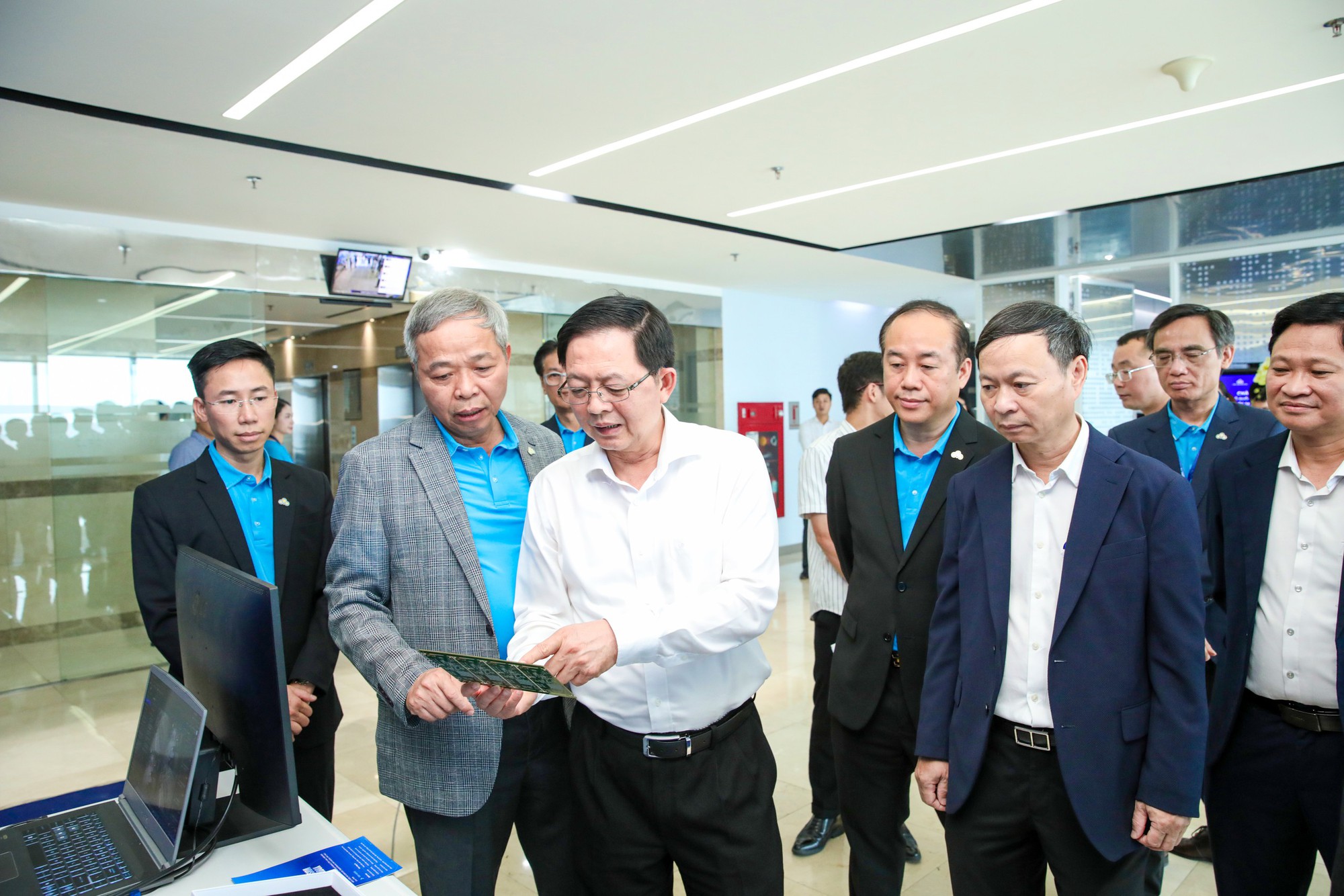 Phó Thủ tướng Hồ Quốc Dũng đề nghị CMC tiếp tục phát huy mô hình liên kết Nhà nước – nhà trường – doanh nghiệp - Ảnh 5.