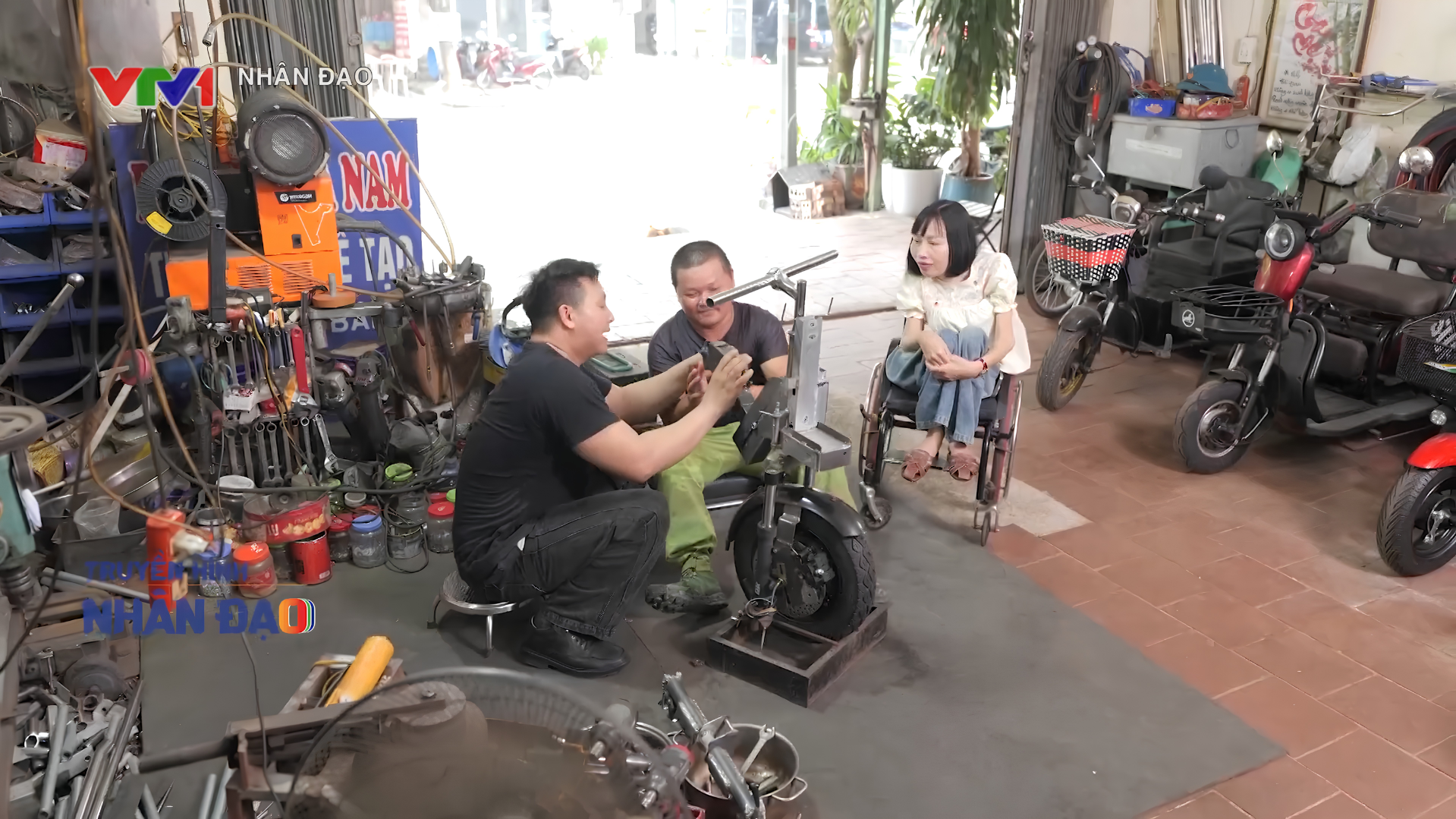 Lòng biết ơn cuộc đời và hành trình mang đôi chân thứ hai đến với hàng trăm người khuyết tật của Giám đốc Ba bánh Hà Nam- Ảnh 3. Lòng biết ơn cuộc đời và hành trình mang đôi chân thứ hai đến với hàng trăm người khuyết tật của Giám đốc Ba bánh Hà Nam- Ảnh 3.