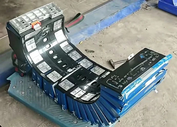 Bùng phát sự cố 'pin quả chuối' khiến 213.000 xe điện dính lỗi phồng pin: Hãng sản xuất phải công khai xin lỗi - Ảnh 1.
