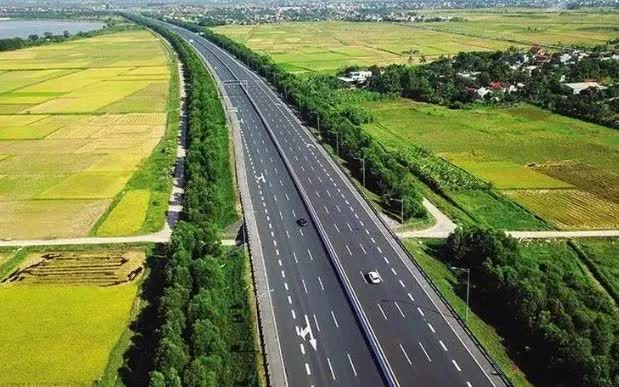 Thu phí cao tốc Bắc - Nam đạt hơn 1.300 tỷ đồng- Ảnh 1.