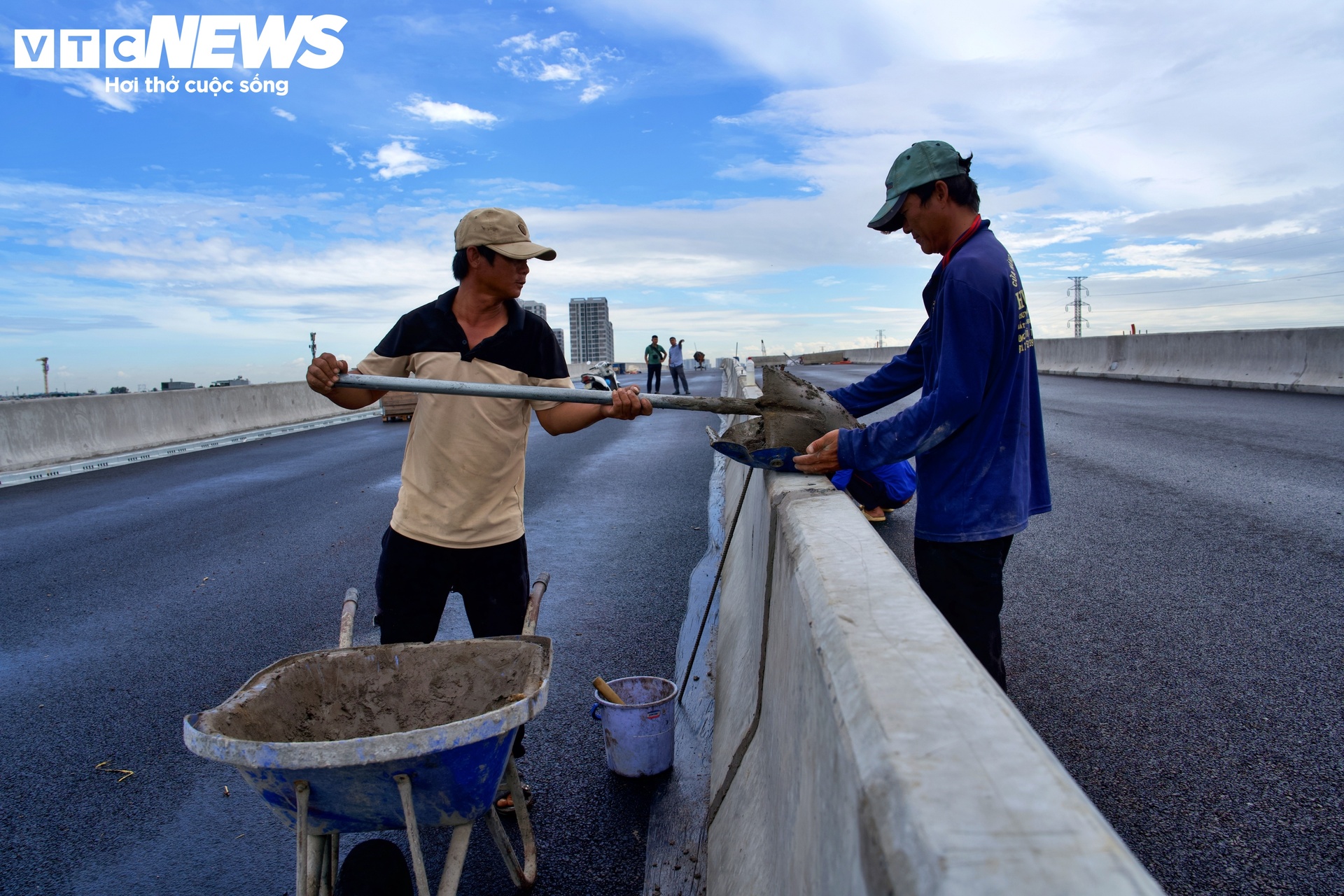 Cận cảnh gần 7 km gắn 'tường' chống ồn trên Vành đai 3 qua khu đô thị TP.HCM- Ảnh 12.