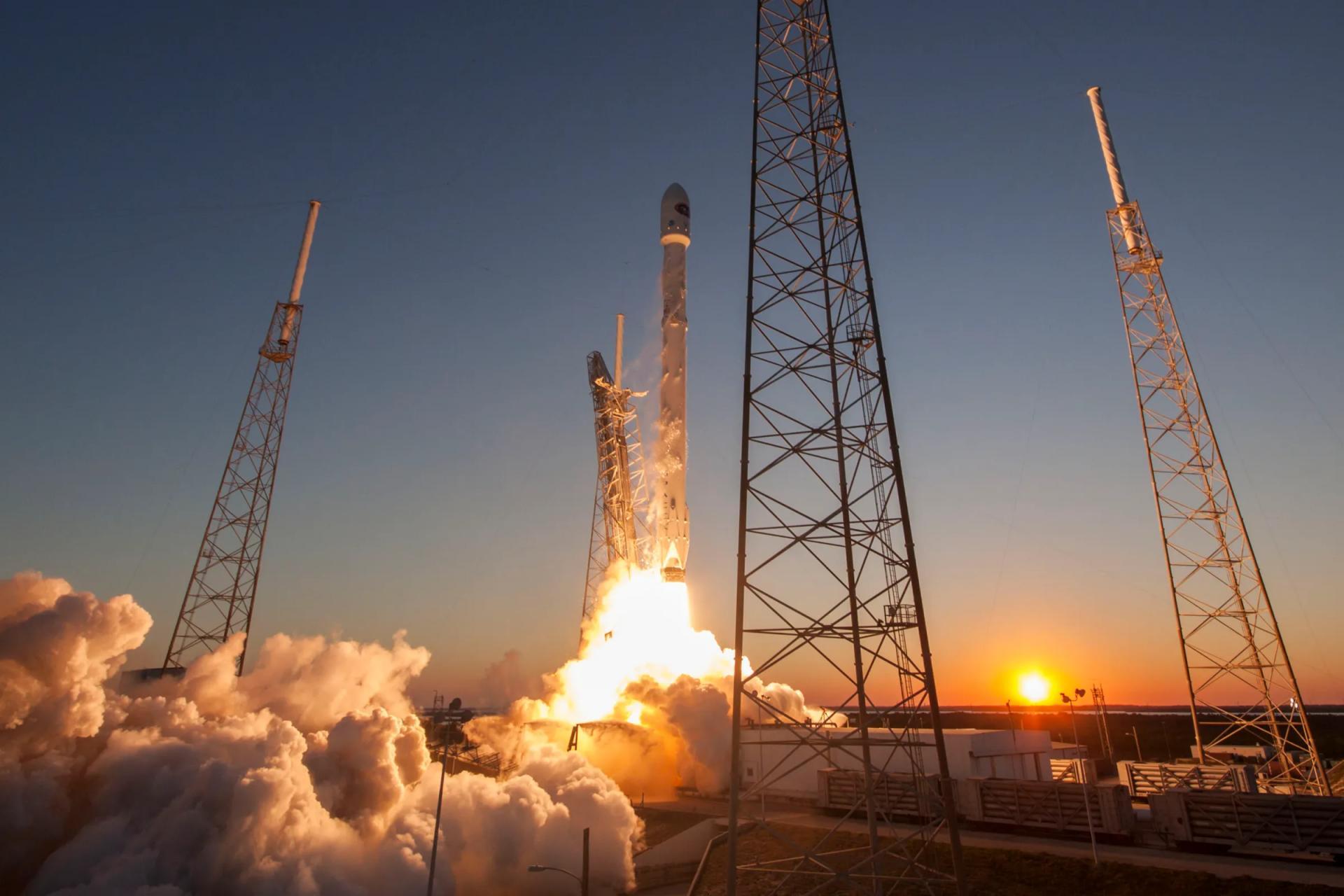Elon Musk gây ra va chạm tương đương một vụ nổ của 3 tấn thuốc nổ TNT, chuyên gia Nga: Thiếu sót từ đầu- Ảnh 2.