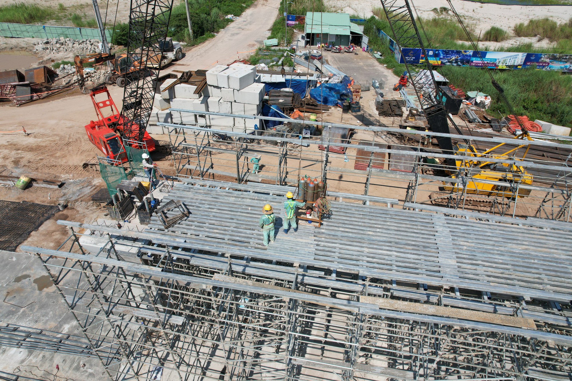 Siêu dự án LRT 9.000 tỷ tại Phú Quốc: Lộ trình “nghẹt thở” vượt ải thiên tai, sẵn sàng đưa đoàn tàu đầu tiên chạy thử vào giữa năm 2027 - Ảnh 4.