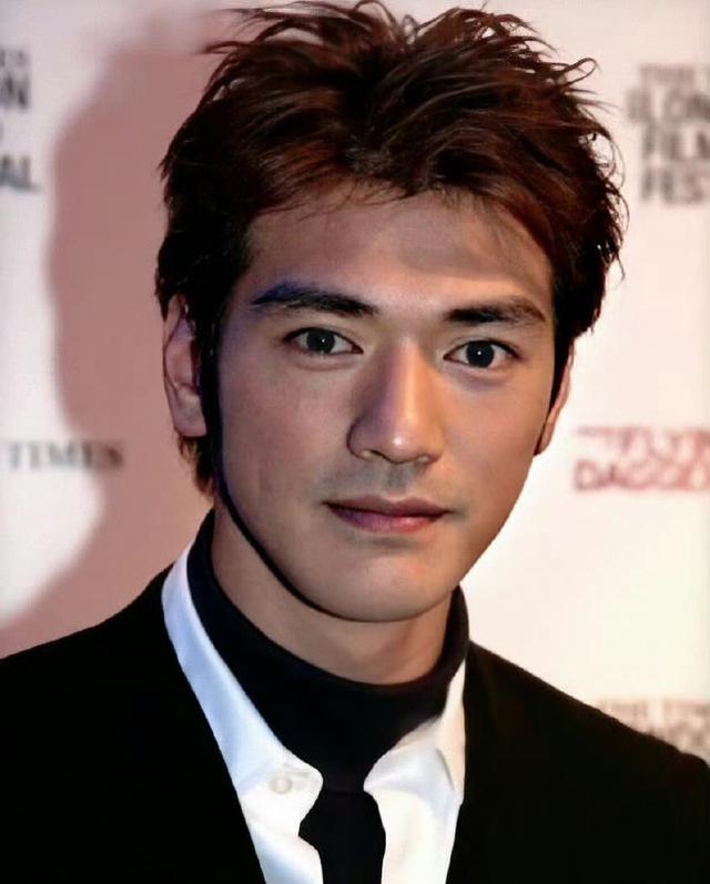 Sao nam bí ẩn nhất showbiz: Sở hữu tài sản nghìn tỷ nhưng sống như "người vô hình", đạo diễn phải năn nỉ mới chịu đóng phim- Ảnh 3.