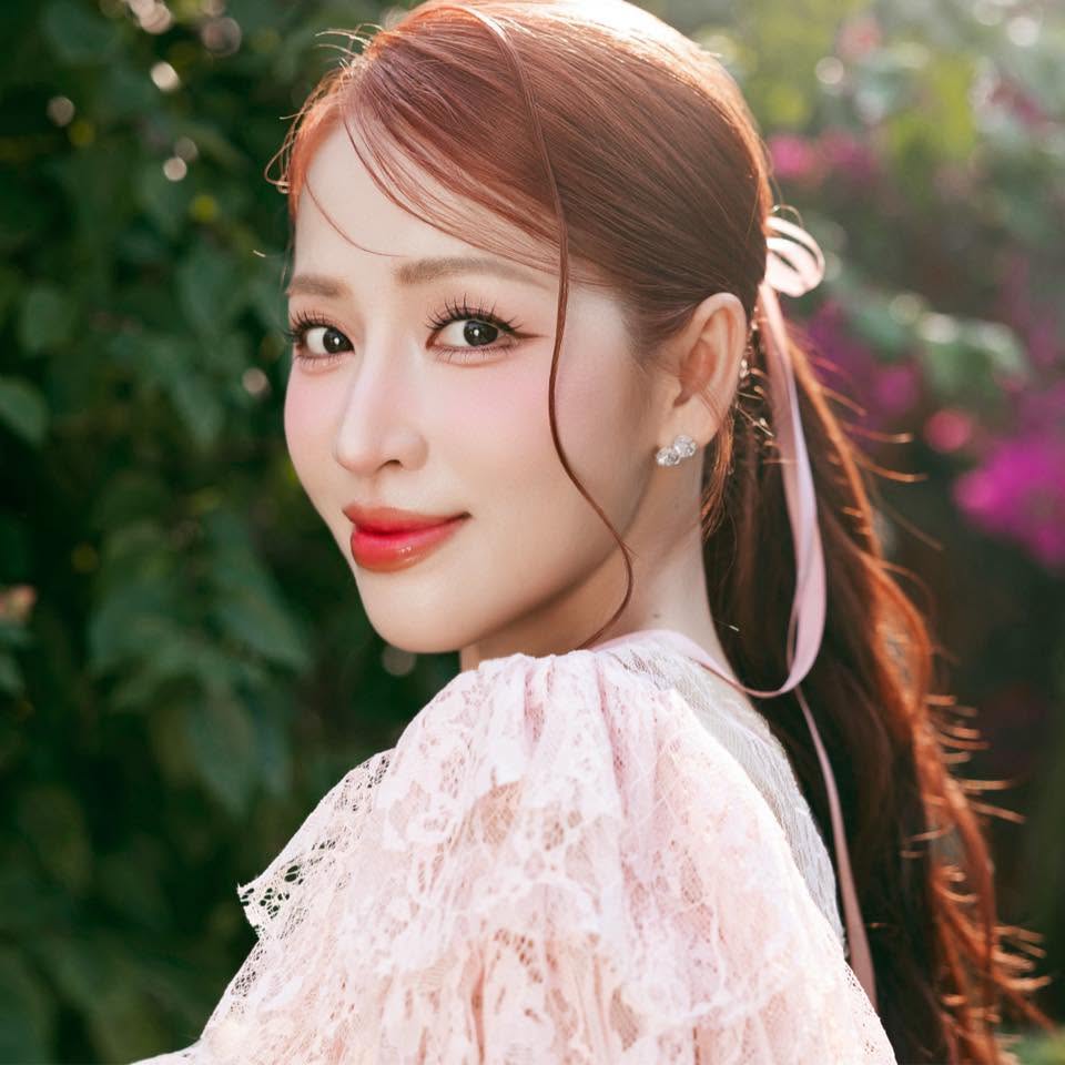 Mỹ nhân người miền Tây là tiểu thư nhưng gia đình phá sản, được chàng trai kém 4 tuổi mang 20 cây vàng hỏi cưới- Ảnh 3.