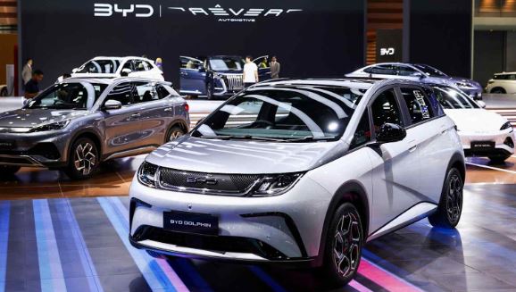 Xe điện qua thời đắt đỏ, nay rẻ hơn cả ô tô hybrid- Ảnh 1.