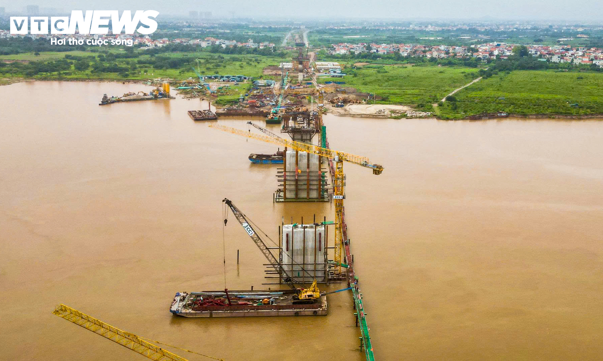 Cầu Hồng Hà dần thành hình sau 8 tháng, 34 mũi thi công chạy đua tiến độ- Ảnh 4.