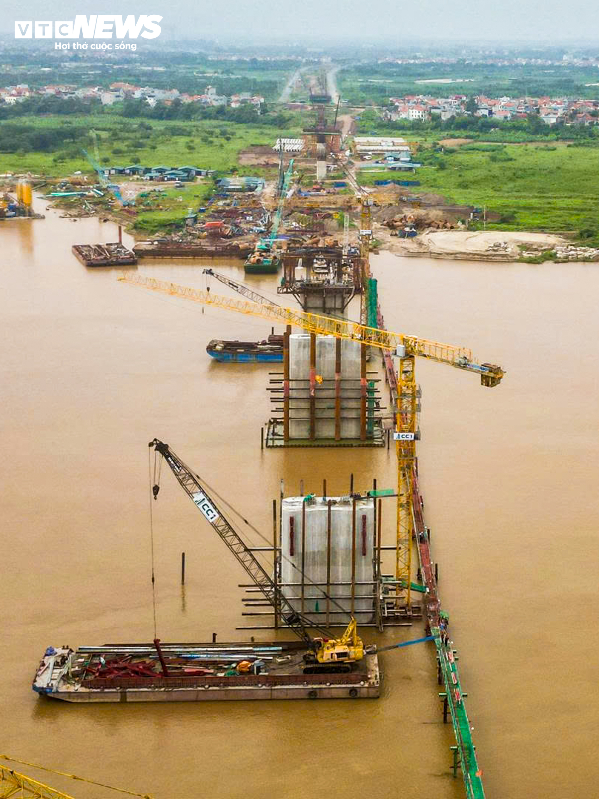 Cầu Hồng Hà dần thành hình sau 8 tháng, 34 mũi thi công chạy đua tiến độ- Ảnh 5.
