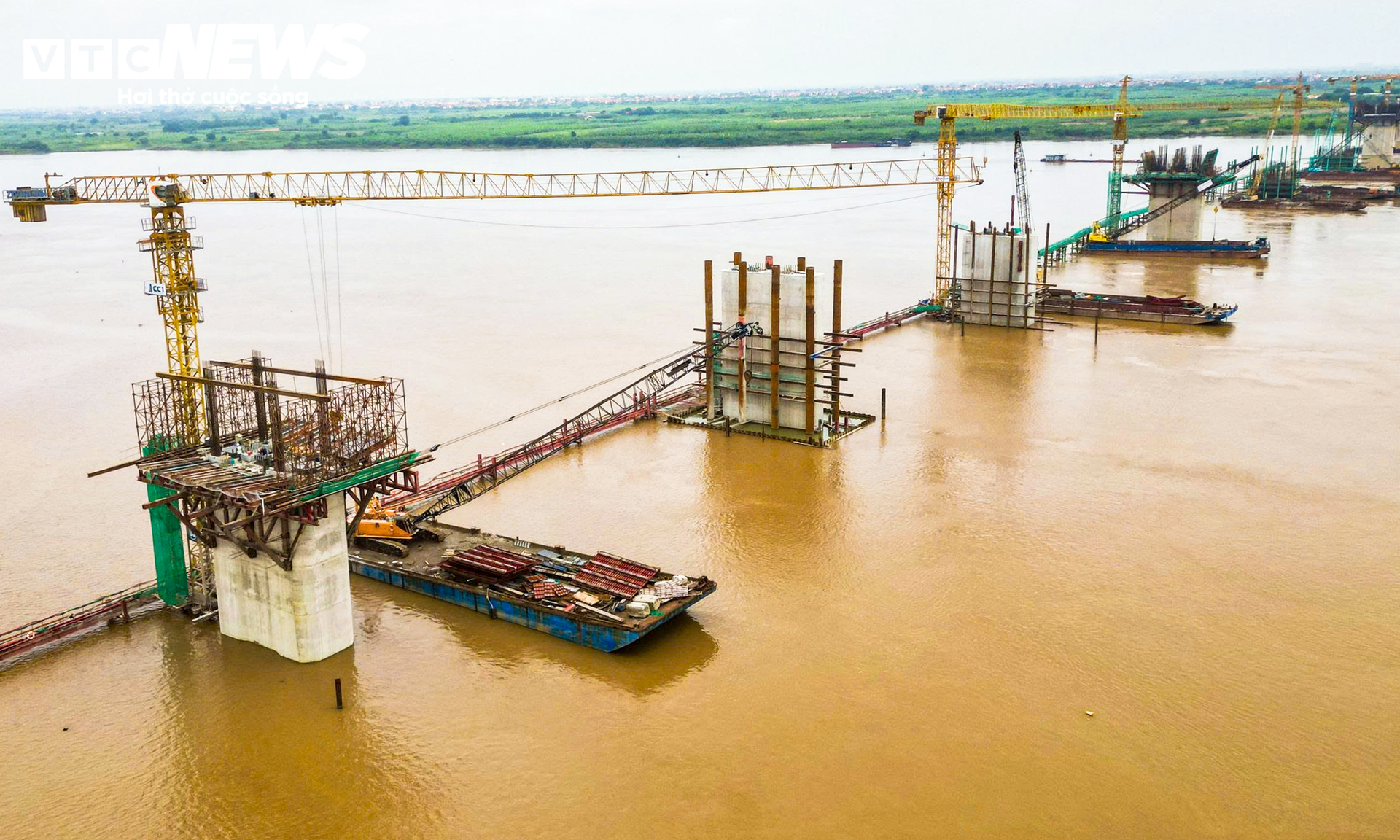 Cầu Hồng Hà dần thành hình sau 8 tháng, 34 mũi thi công chạy đua tiến độ- Ảnh 6.