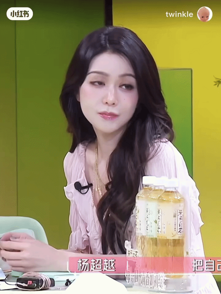 Mỹ nhân có đôi mắt long lanh như sương sớm, 45 tuổi lên truyền hình viral khắp MXH- Ảnh 2.