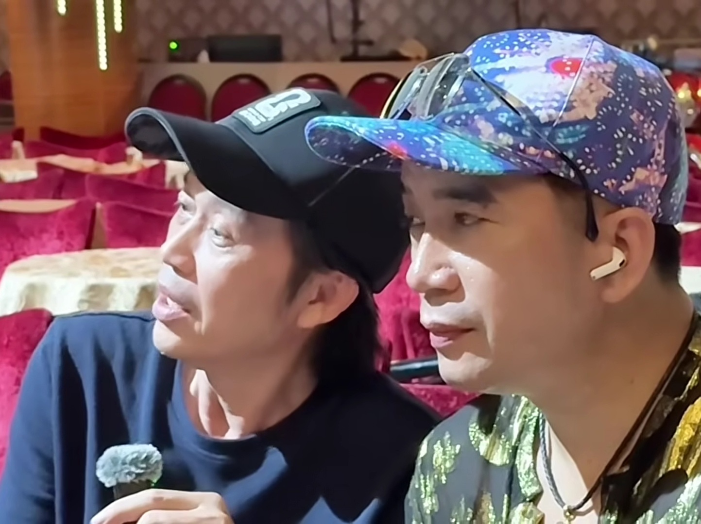 NSƯT Hoài Linh đi xe máy chạy show, rất đắt show - Ảnh 2.