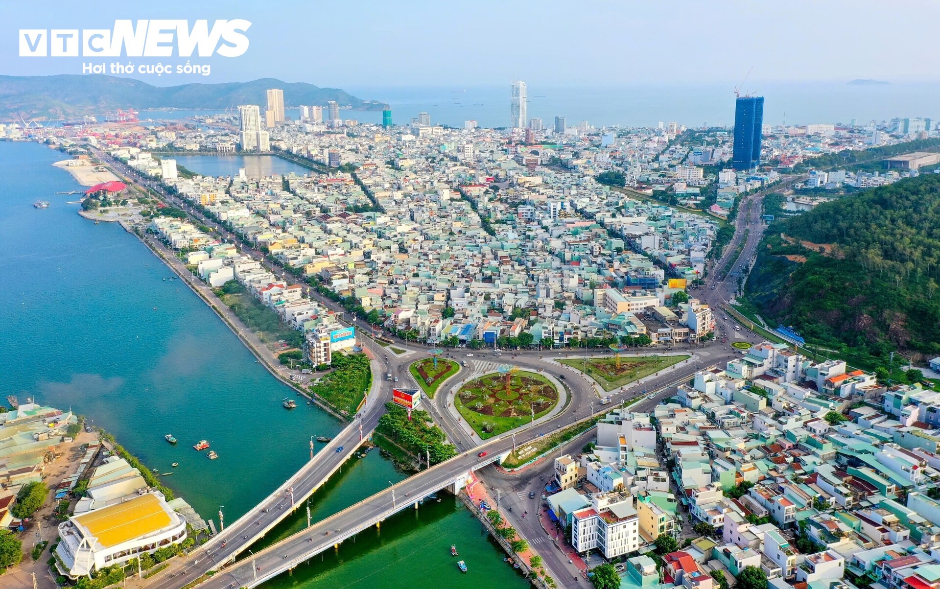 Toàn cảnh nút giao ùn tắc bậc nhất Quy Nhơn được đề xuất làm cầu vượt- Ảnh 1.