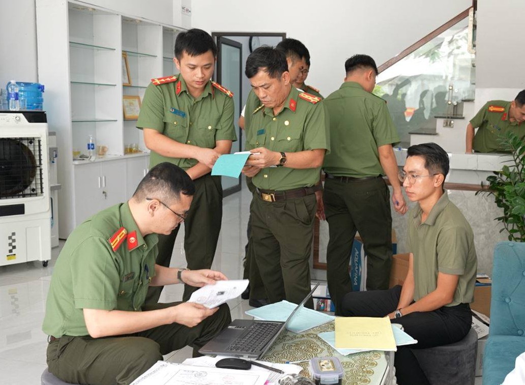 Khởi tố bác sĩ, y sĩ, nhân viên cùng nguyên lãnh đạo Trạm Y tế...- Ảnh 4.