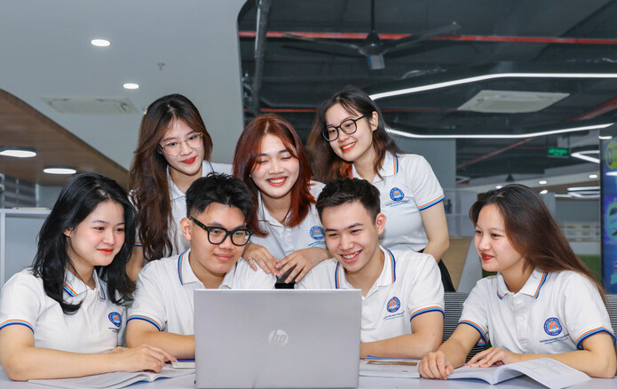 ĐH Ngoại ngữ - ĐHQGHN công bố điểm chuẩn trúng tuyển năm 2026: Ngành cao nhất vượt 28 điểm - Ảnh 3.