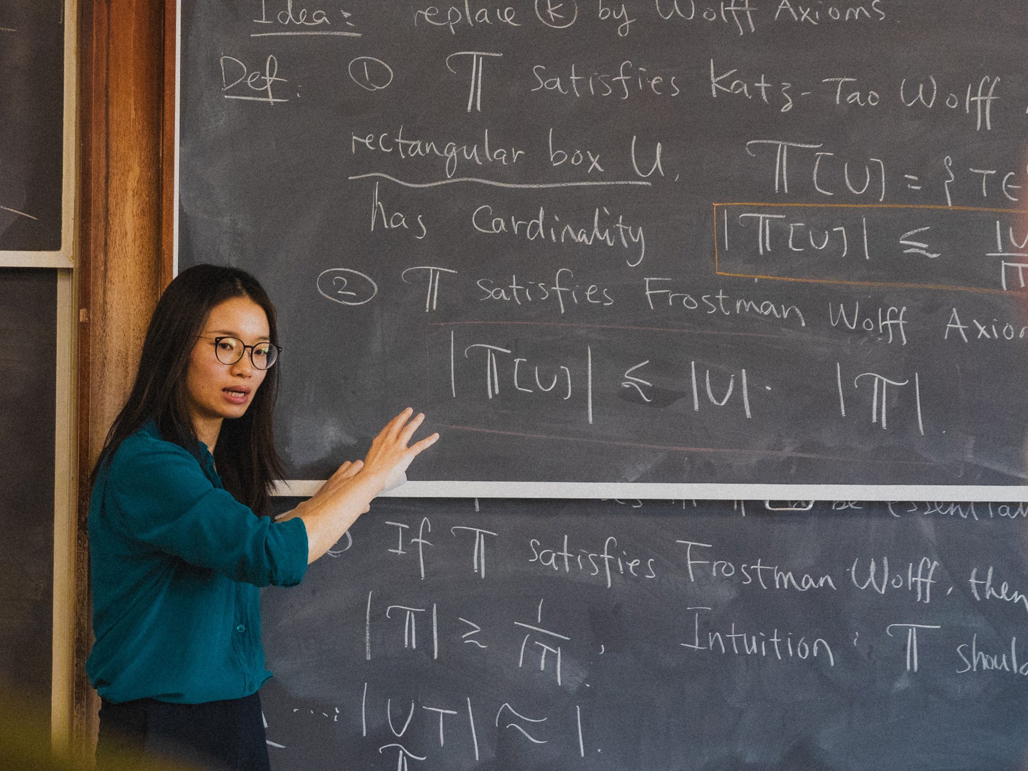 Chủ nhân giải "Nobel Toán học" 2026 chỉ được sinh viên chấm 4,3 điểm, lý do đằng sau khiến nhiều giáo sư phải đỏ mặt- Ảnh 1.