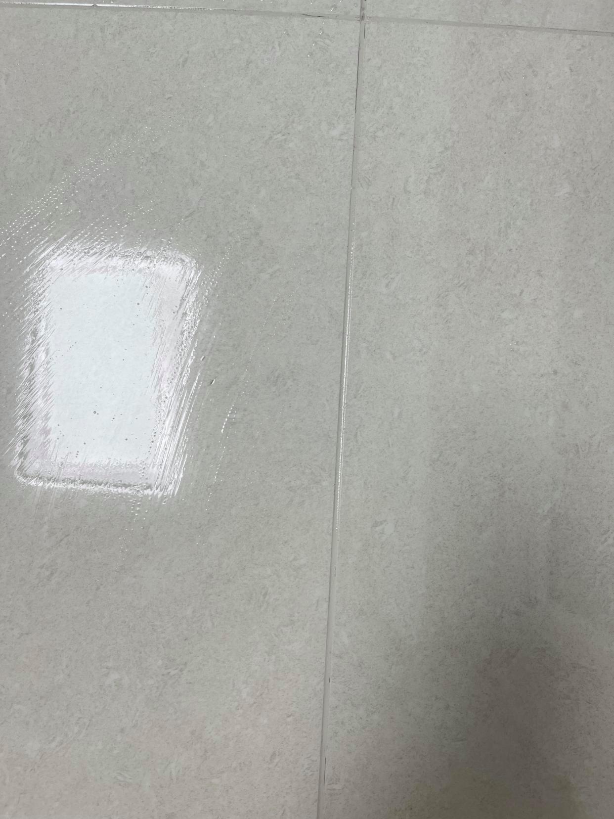 12 mẹo dọn nhà từ cư dân mạng khiến nhiều người bất ngờ: Toàn cách đơn giản nhưng xử lý đúng những chỗ khó làm sạch nhất - Ảnh 2.