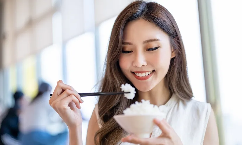 Ăn cơm thế nào để không dễ tích mỡ? Bác sĩ chỉ 3 cách ăn tinh bột để kiểm soát cân nặng - Ảnh 4.