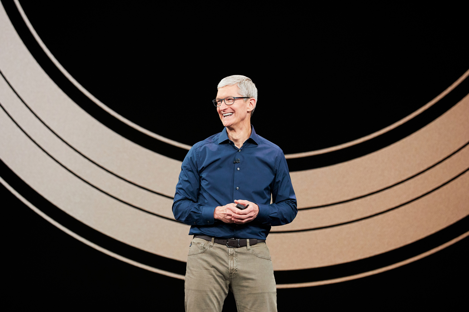 Apple chính thức có CEO mới từ hôm nay, khép lại 15 năm của Tim Cook- Ảnh 1.