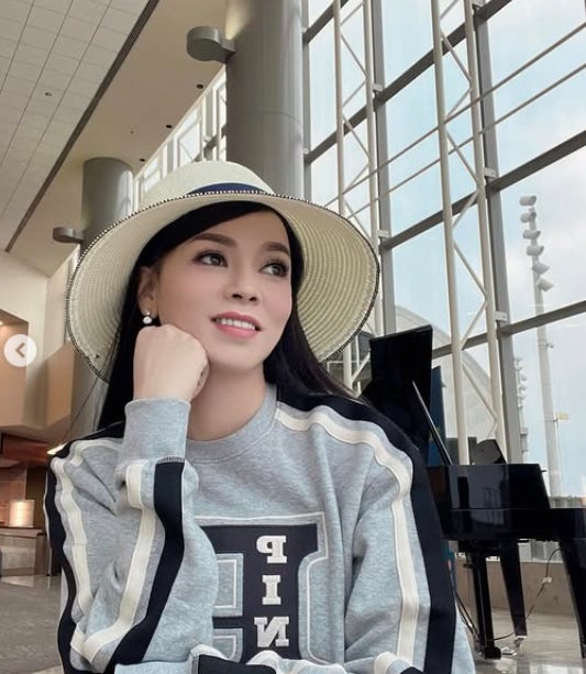 Nữ ca sĩ 45 tuổi chưa chồng tuyên bố: "Ai lấy được tôi sẽ rất hạnh phúc"- Ảnh 1.