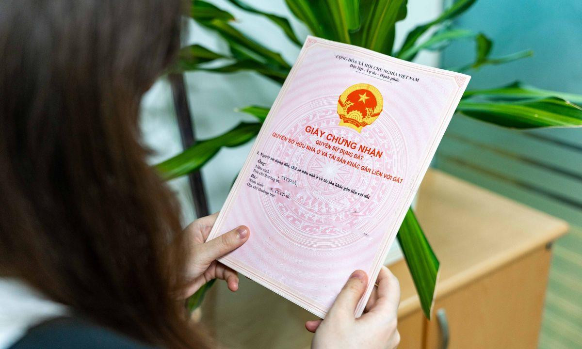 Chính thức từ nay, chậm sang tên sổ đỏ có thể bị phạt tới 6 triệu đồng- Ảnh 1.