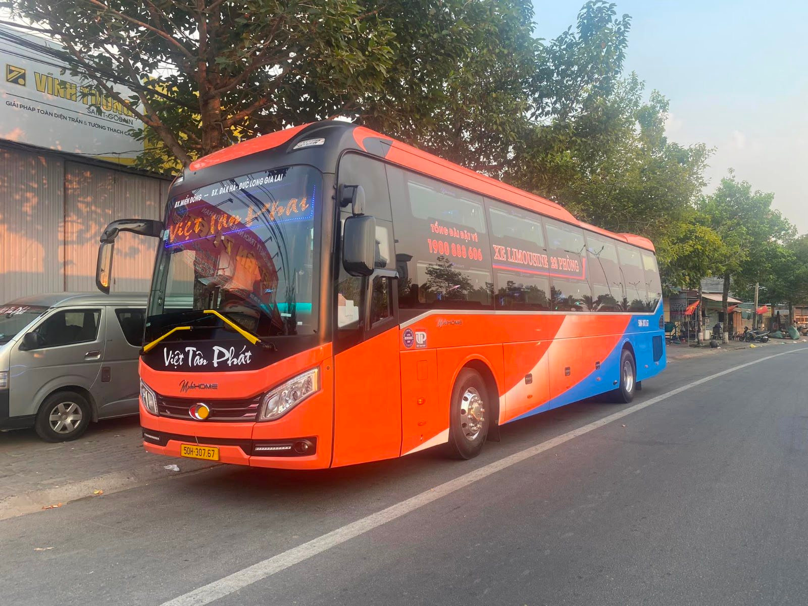 Nhà xe vừa có xe lật làm 4 người tử vong, xe khác vượt ẩu trên đèo: Sở hữu trên 50 xe giường nằm, từng khoe bán chiếc Hyundai Aero Space mới 100% đầu tiên tại Việt Nam- Ảnh 2.