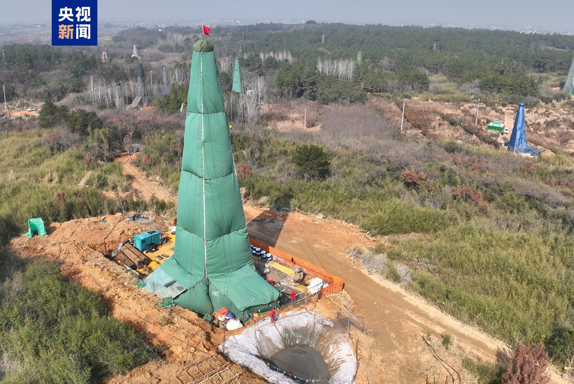 Khoan hơn 70 mũi, sâu tới hơn 2.000 mét, phát hiện mỏ chứa 20 tấn vàng và 500.000 tấn đồng- Ảnh 1.