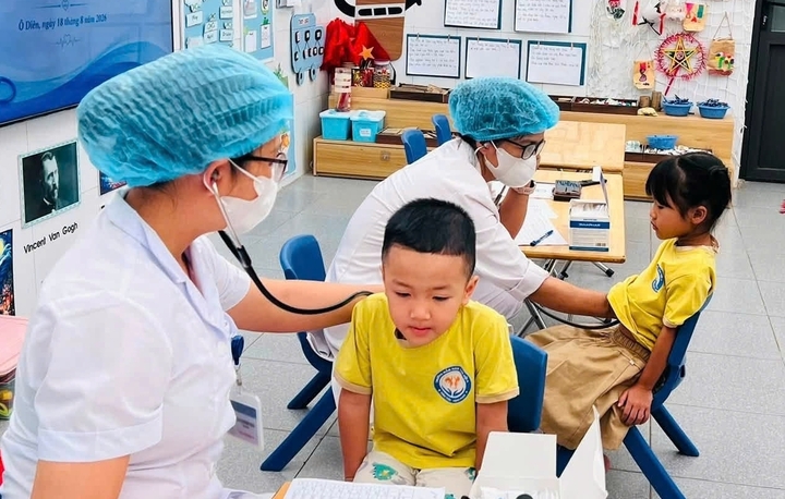 Trẻ dưới 6 tuổi được khám sức khỏe miễn phí thế nào?- Ảnh 1.