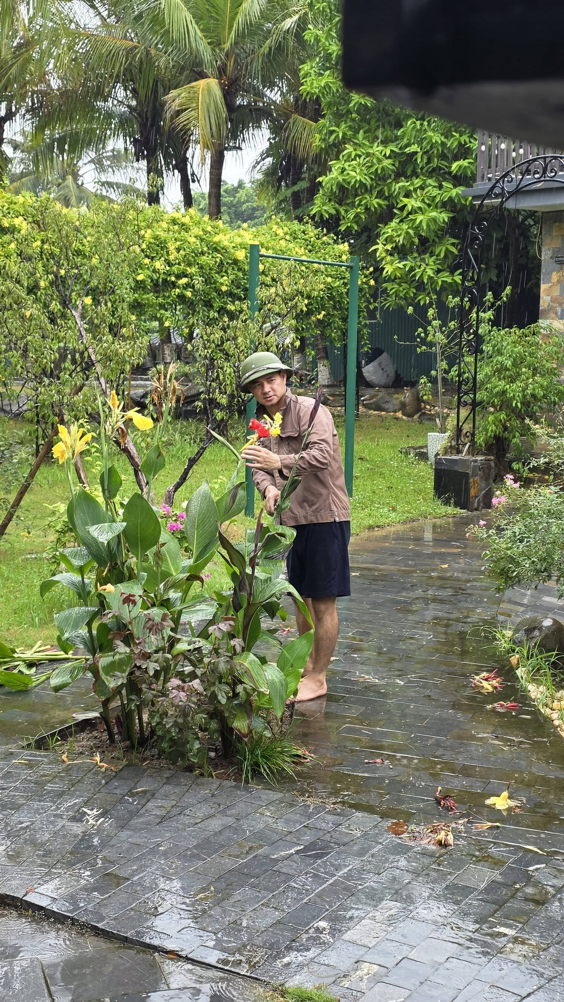 Con trai xin phép đi chơi với bạn, Cục trưởng Xuân Bắc hỏi ngay 3 câu- Ảnh 3.