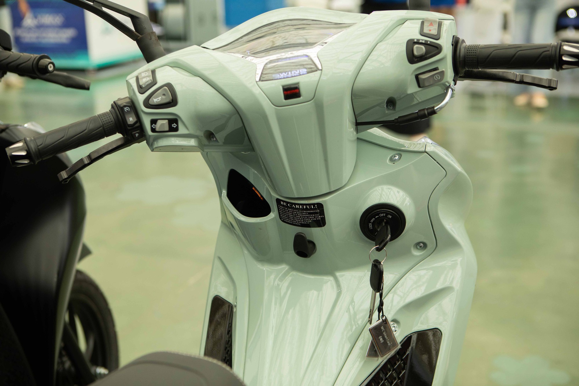 "Xe máy điện SH" xuất hiện tại Việt Nam: Phanh ABS, khóa NFC, pin Li-ion, giá hơn 30 triệu - Ảnh 10.