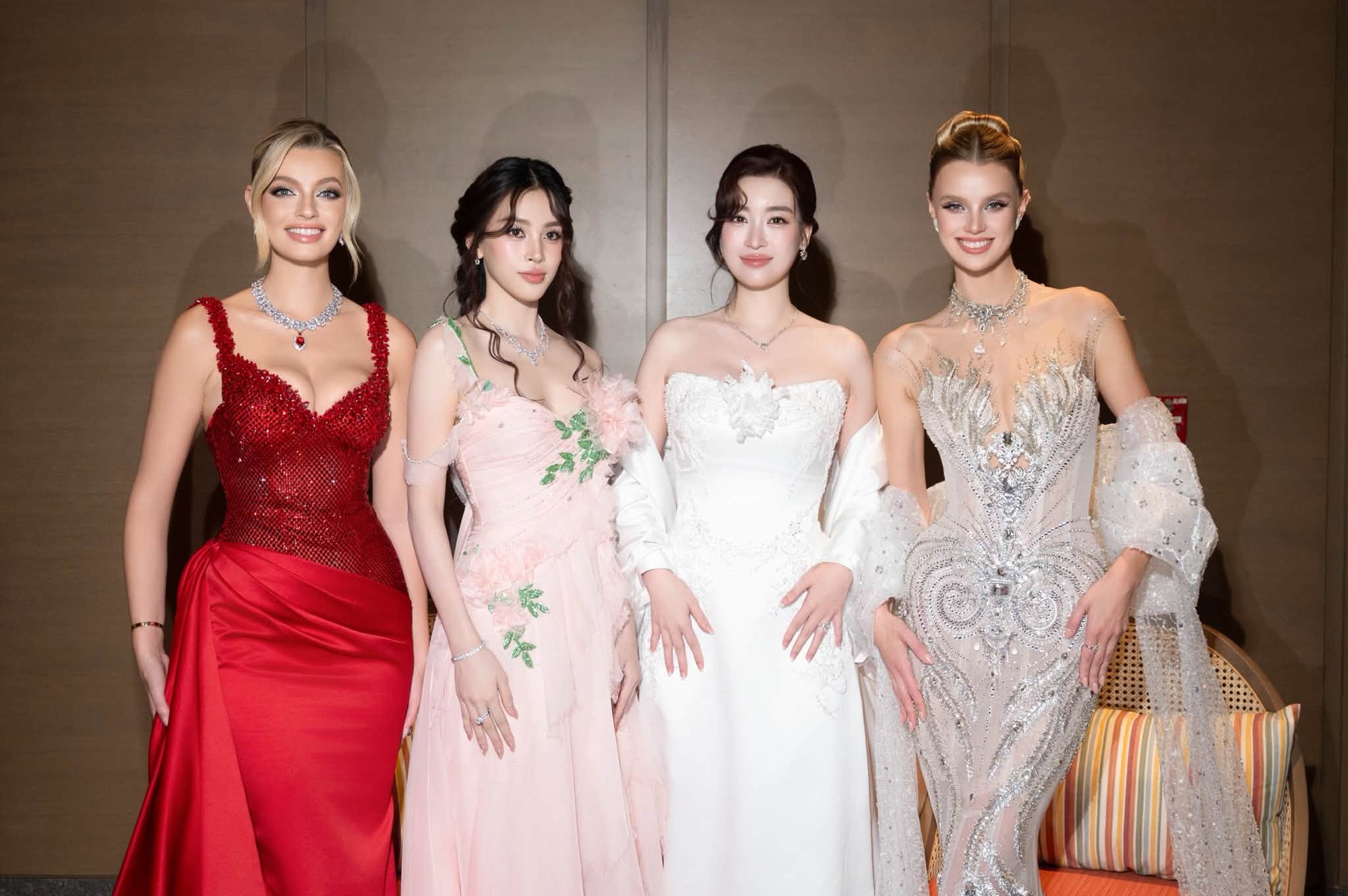 "Hoa hậu nghèo nhất Việt Nam" lấy chồng Phó chủ tịch tập đoàn, camera thường soi cận nhan sắc thật hậu sinh con lần 2- Ảnh 4.