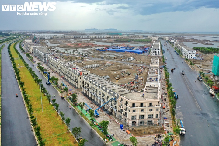 Những dãy nhà phố hiện đại dần hình thành tại siêu dự án lấn biển Cần Giờ- Ảnh 3.