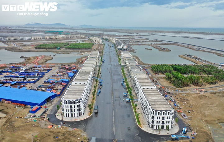 Những dãy nhà phố hiện đại dần hình thành tại siêu dự án lấn biển Cần Giờ- Ảnh 4.
