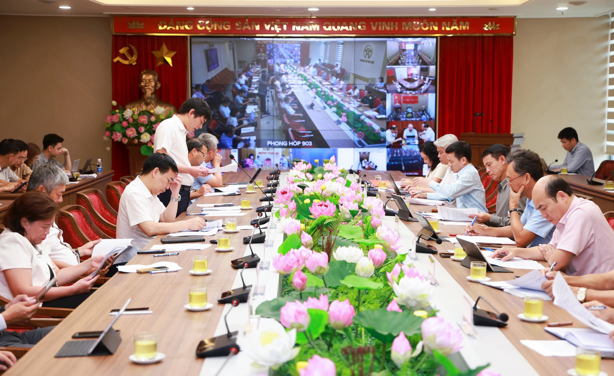Phó Bí thư Thường trực Thành ủy Nguyễn Trọng Đông: Không để chậm tiến độ thi công sau khi đã bàn giao mặt bằng- Ảnh 1.