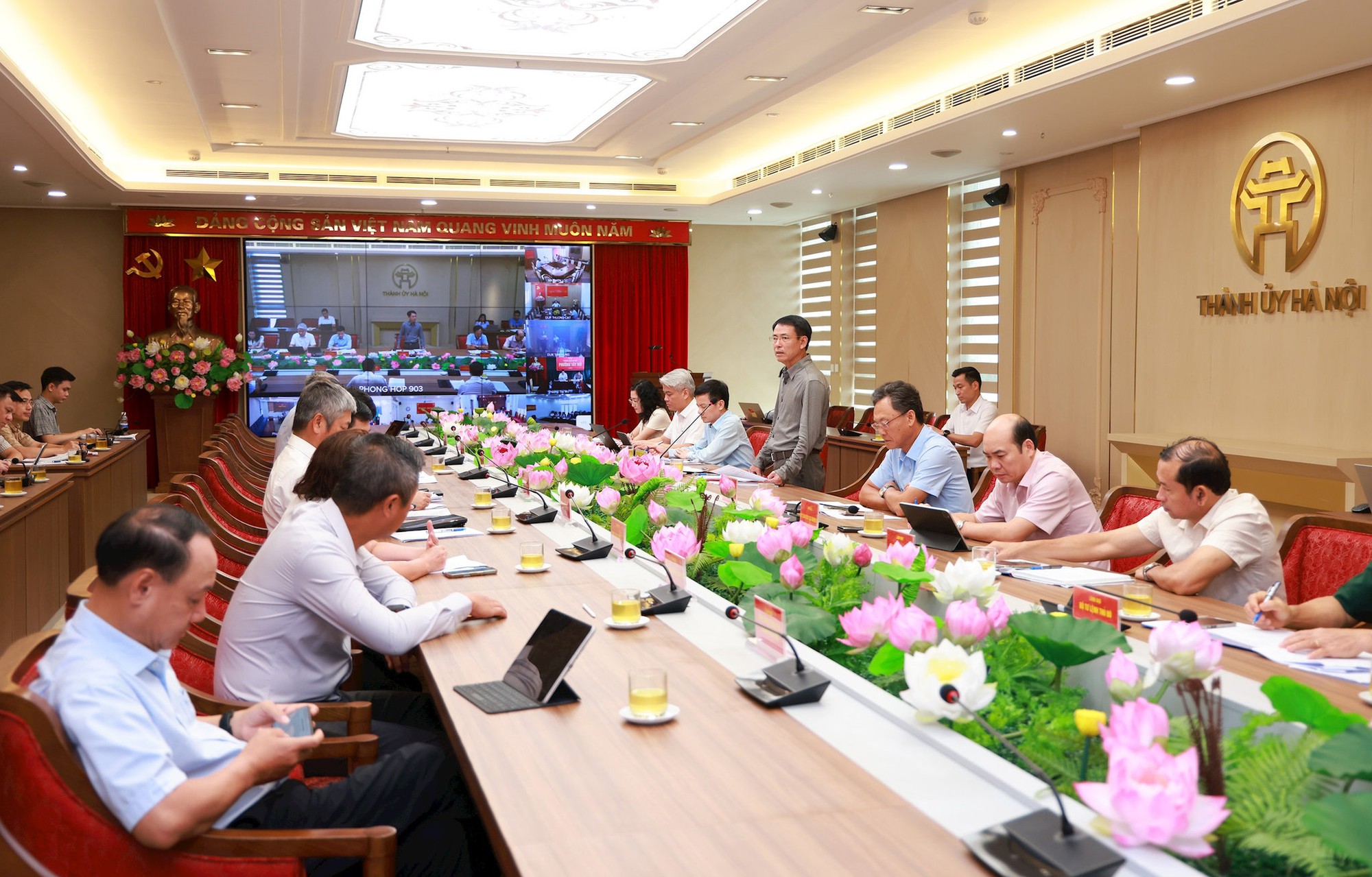 Phó Bí thư Thường trực Thành ủy Nguyễn Trọng Đông: Không để chậm tiến độ thi công sau khi đã bàn giao mặt bằng- Ảnh 5.