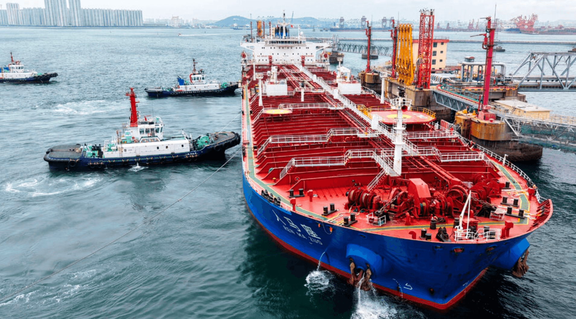 Khách hàng tranh nhau mua, dầu Nga đắt hơn Brent 20 USD/thùng, phụ phí tăng gấp đôi chỉ sau 1 tuần- Ảnh 1.