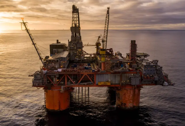 Khoan 940m xuống dưới đáy biển, phát hiện cột hydrocarbon chất lượng cao dày 25m- Ảnh 1.
