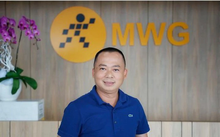 CEO Điện Máy Xanh nhận hơn 4 tỷ sau 2 năm 