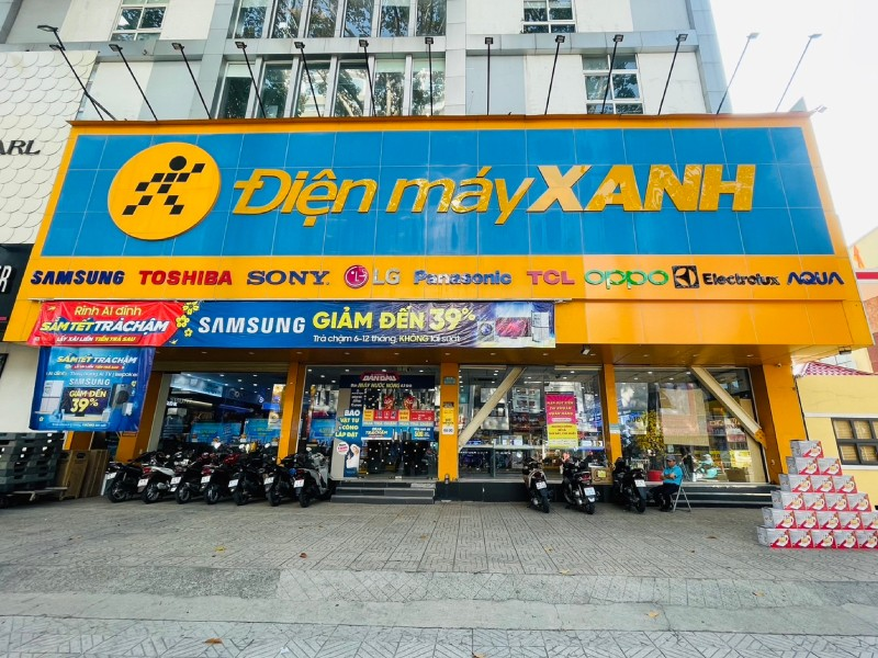 CEO Điện Máy Xanh nhận hơn 4 tỷ sau 2 năm 