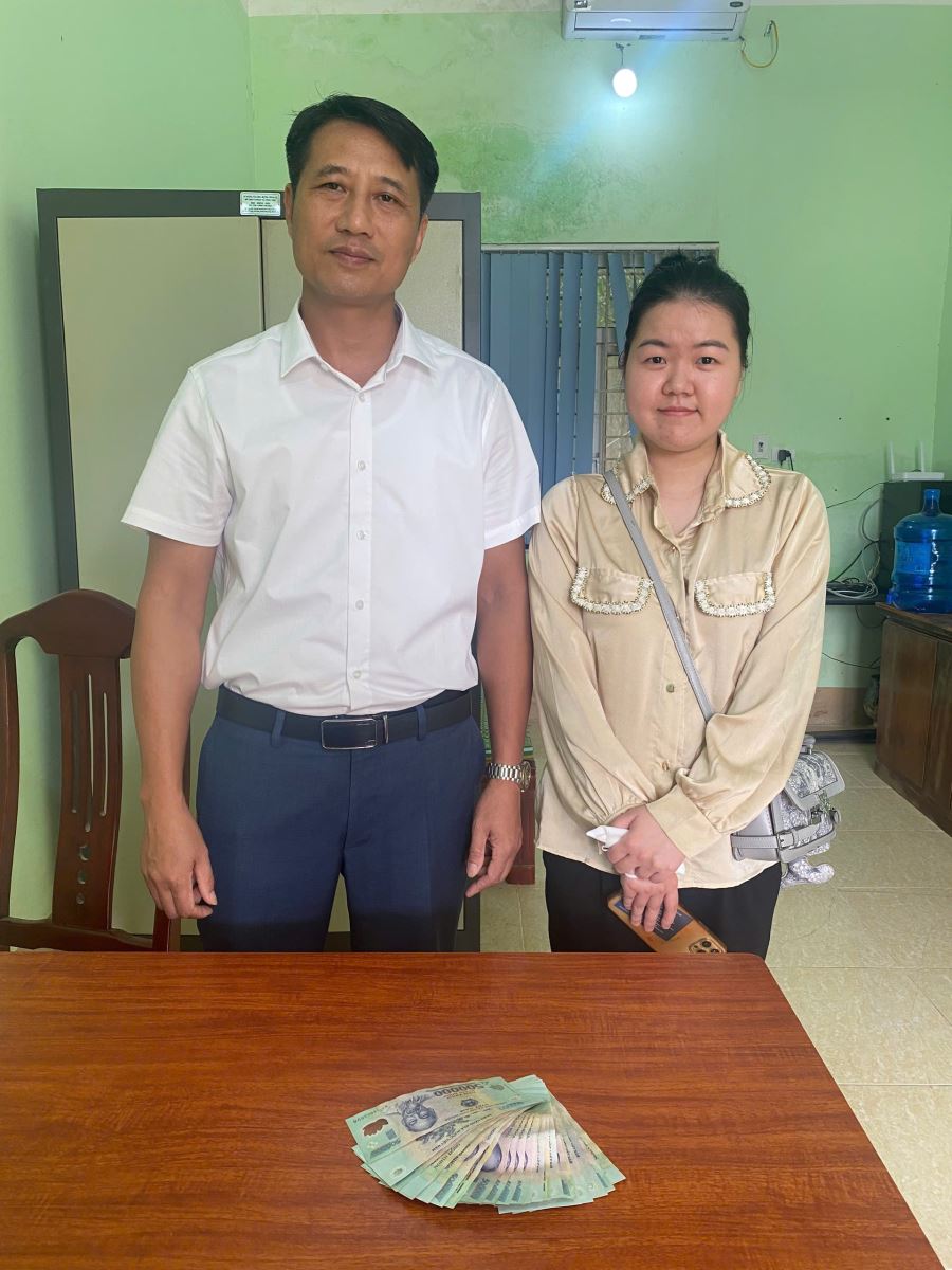 Tài khoản Hiệu trưởng Nguyễn Văn Duy SN 1979 phát sinh giao dịch 16,5 triệu đồng, công an vào cuộc, liên hệ chị Trần Thị Phương Thảo- Ảnh 1.