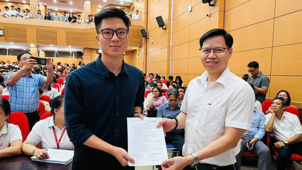 Phát hiện ra nam bác sĩ nội trú cao 1m81 và đẹp trai, học "trường ngoài" vẫn giành STT 24 tại Match Day 2026- Ảnh 3.