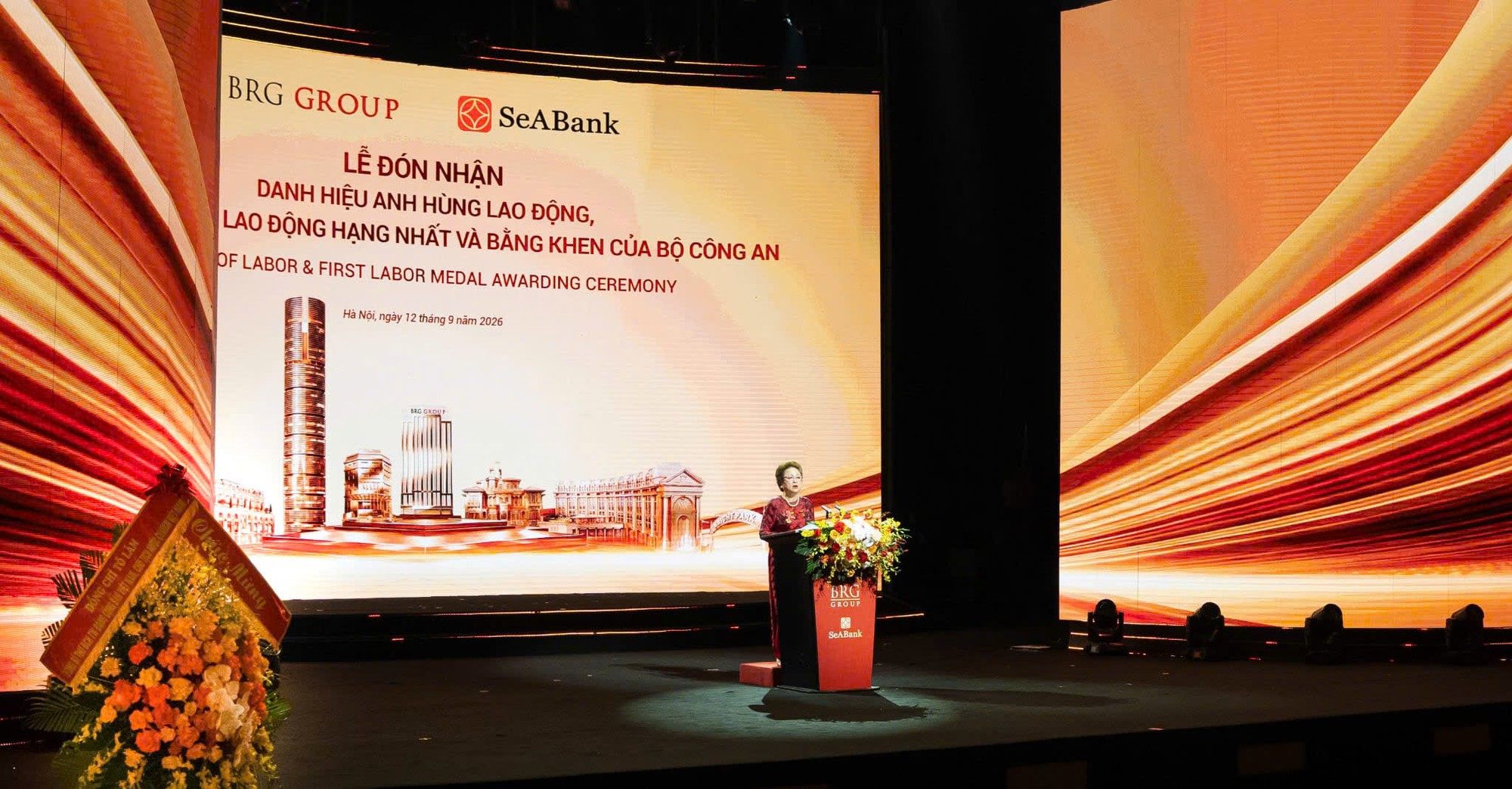 Doanh nhân Nguyễn Thị Nga được trao tặng Danh hiệu Anh hùng Lao động, Ngân hàng SeABank đón nhận Huân chương Lao động hạng Nhất & Bằng khen của Bộ Công an  - Ảnh 3.