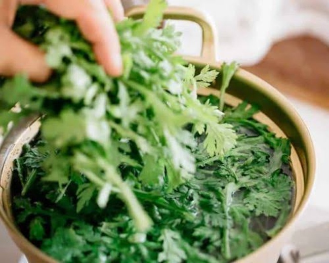 Rẻ bèo, được ví như thuốc an thần tự nhiên, cực giàu canxi và sắt: Rau gì mà bổ đến vậy?- Ảnh 4.