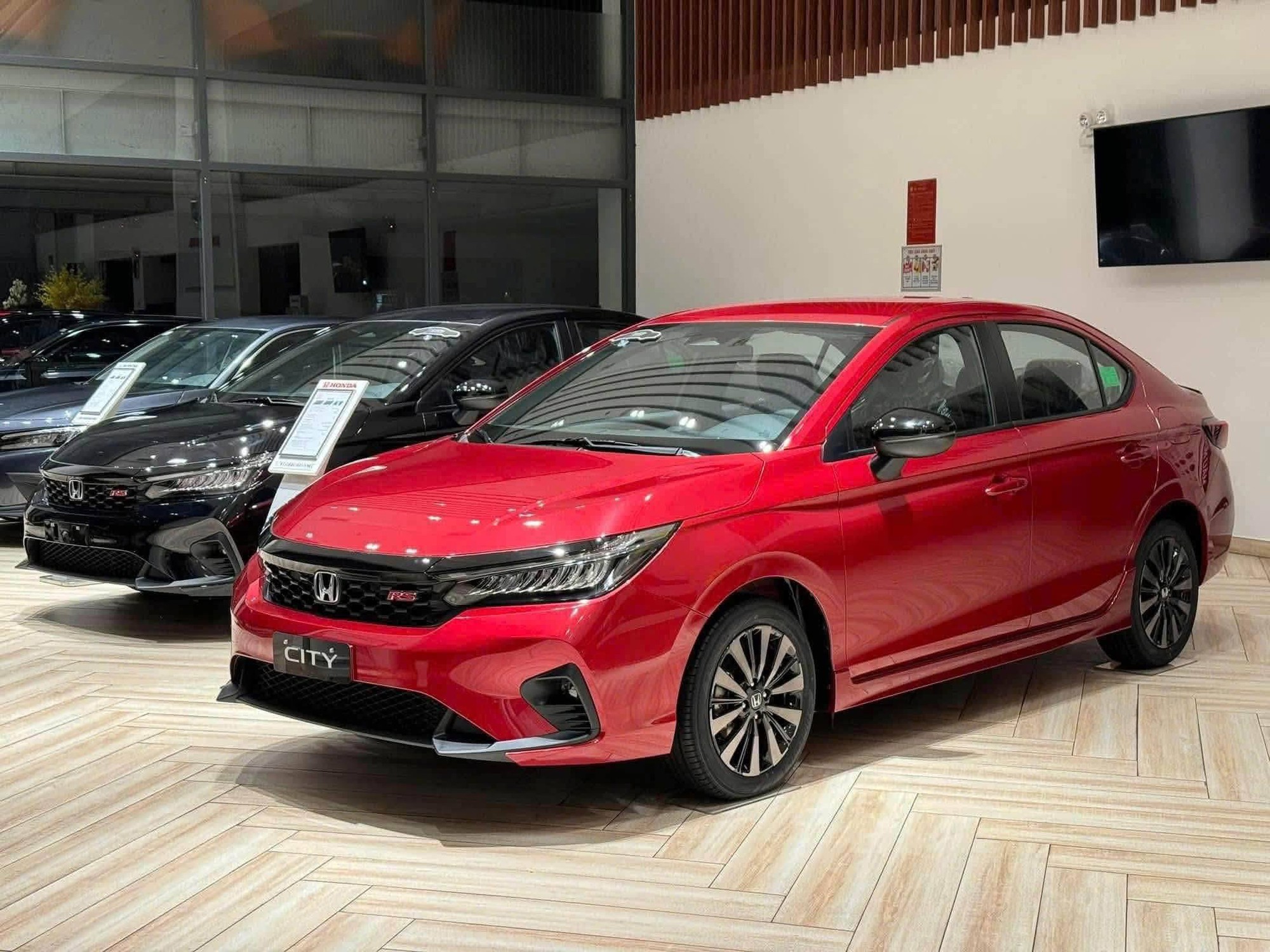 Toyota Vios lấy lại ngôi đầu sau đúng 1 tháng bị Honda City vượt mặt, khoảng cách doanh số vẫn hơn 1.300 xe - Ảnh 3.