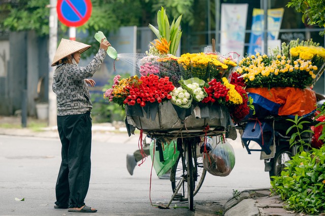 "Vạn vật đều thua Hà Nội mùa thu": Đợt gió lạnh đầu tiên vừa đi qua, phố đã kịp đổi màu- Ảnh 31.