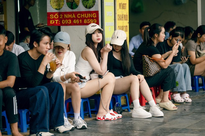 "Vạn vật đều thua Hà Nội mùa thu": Đợt gió lạnh đầu tiên vừa đi qua, phố đã kịp đổi màu- Ảnh 29.