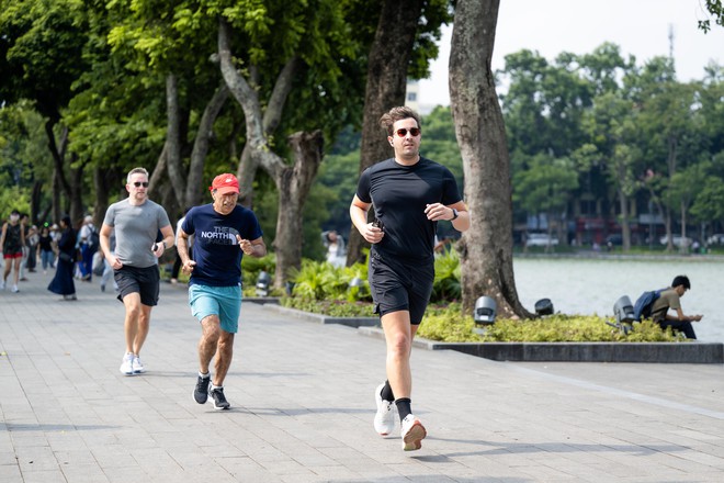 "Vạn vật đều thua Hà Nội mùa thu": Đợt gió lạnh đầu tiên vừa đi qua, phố đã kịp đổi màu- Ảnh 39.