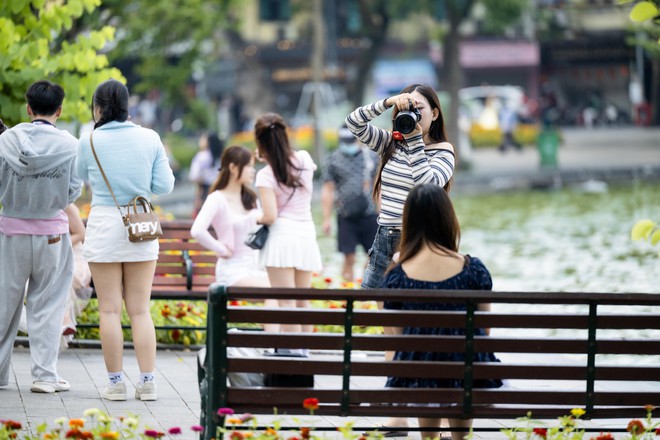 "Vạn vật đều thua Hà Nội mùa thu": Đợt gió lạnh đầu tiên vừa đi qua, phố đã kịp đổi màu- Ảnh 25.