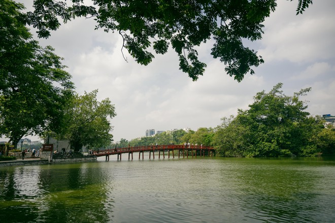 "Vạn vật đều thua Hà Nội mùa thu": Đợt gió lạnh đầu tiên vừa đi qua, phố đã kịp đổi màu- Ảnh 37.